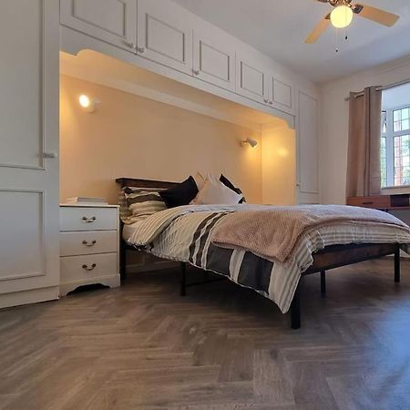 Spacious 2 Bed Bungalow Enfield Kültér fotó