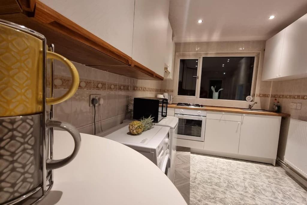 Spacious 2 Bed Bungalow Enfield Kültér fotó