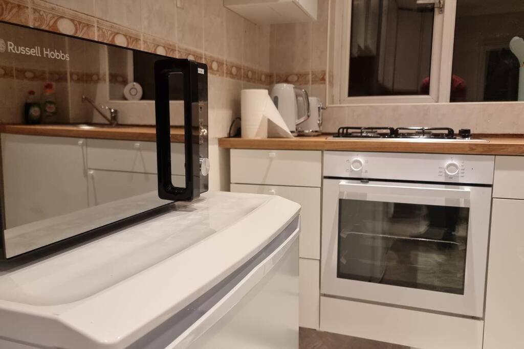 Spacious 2 Bed Bungalow Enfield Kültér fotó