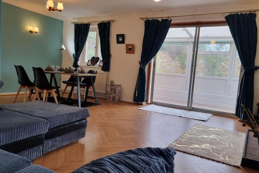 Spacious 2 Bed Bungalow Enfield Kültér fotó