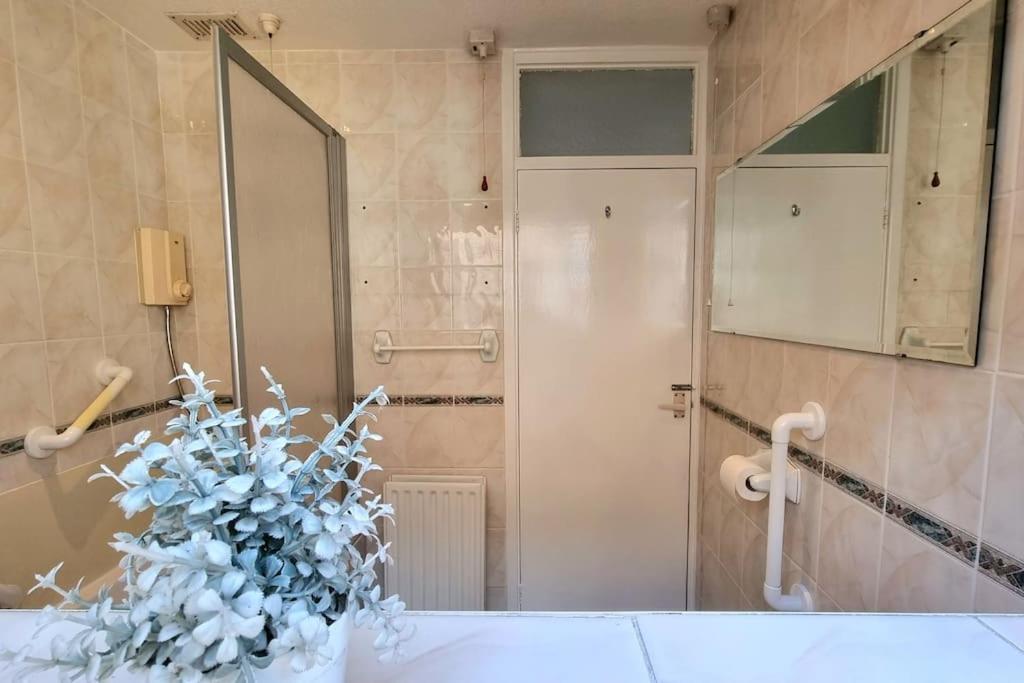 Spacious 2 Bed Bungalow Enfield Kültér fotó